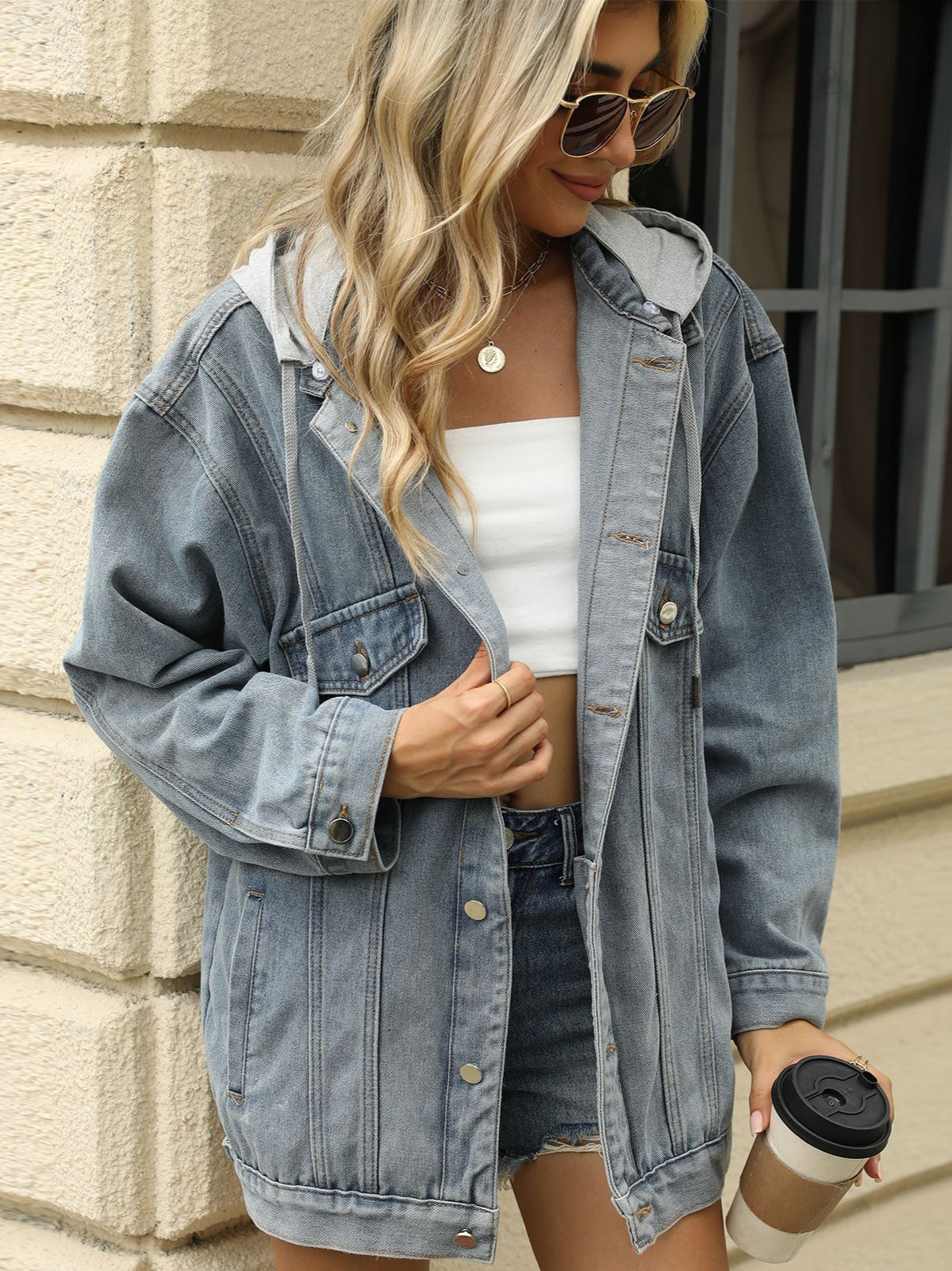 Jeansjacke Damen Oversize - Lässige Denim Jacke mit Kapuze und Knopfleiste